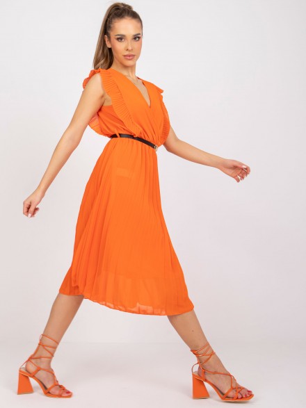 oranžové šaty s opaskom
