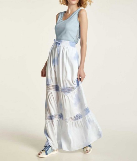 Krásna biela sukňa vyčarí dokonalý letný outfit